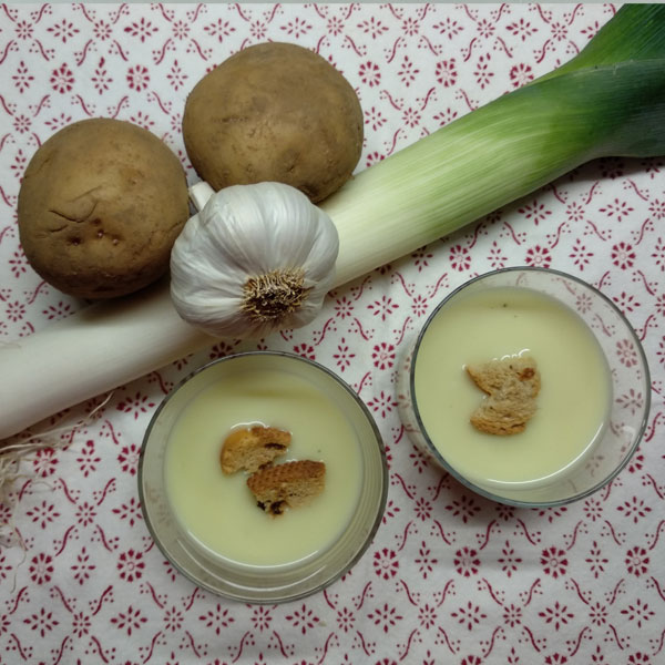 Crema de ajos, puerros i patates